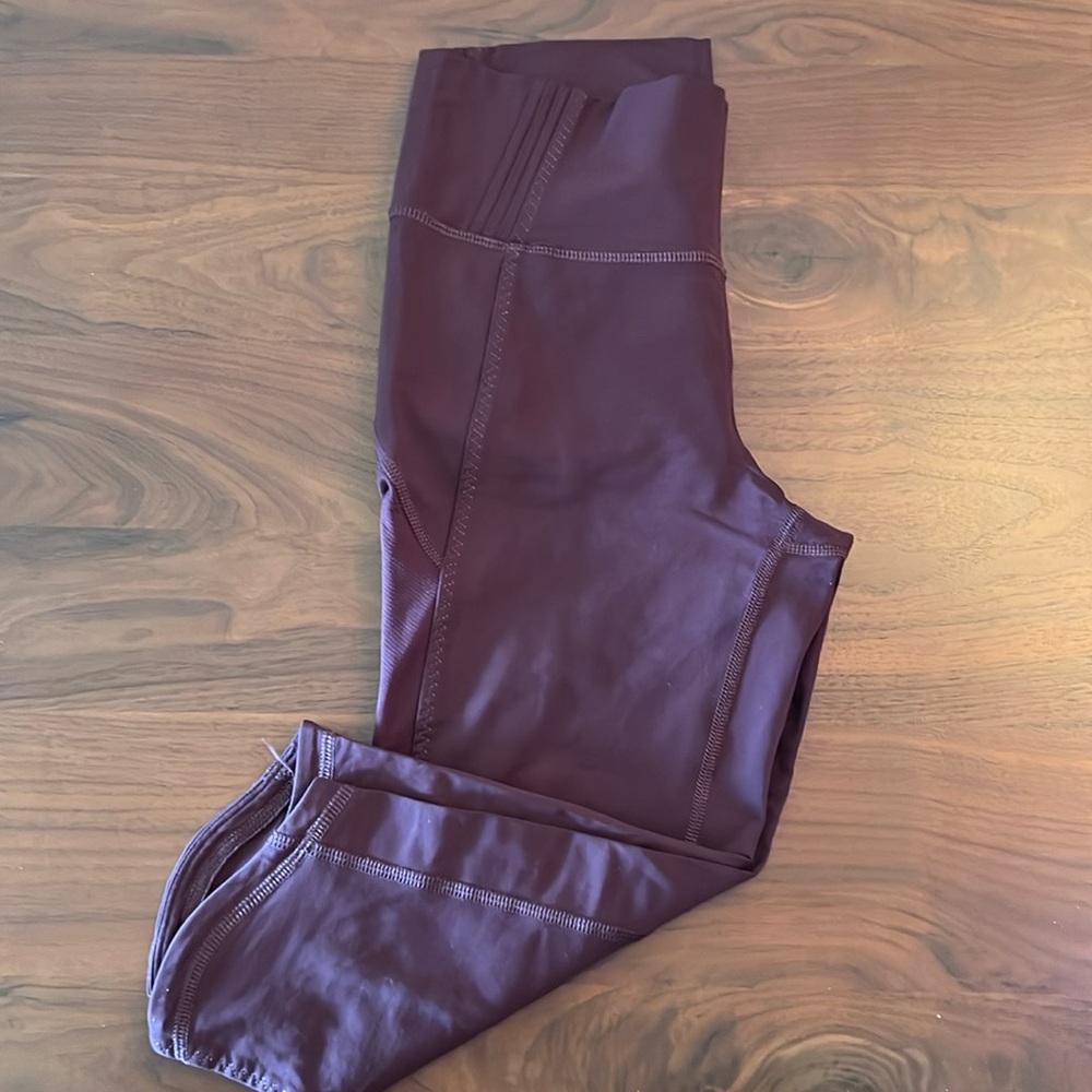 lululemon high rise hot yoga crop leggings size 6 burgundy